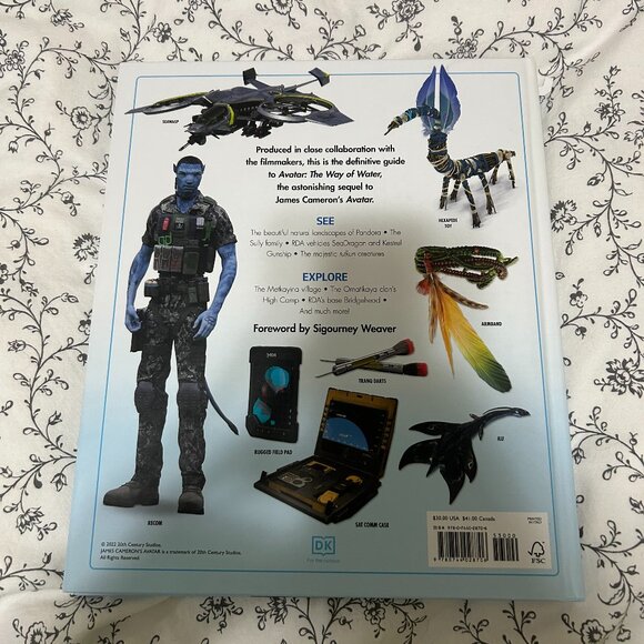 Avatar: The Way of Water Visual Dictionary Hardcover Book - Picture 2 of 2